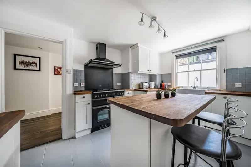 Two Double Bedroom Garden Flat near Lewisham Station