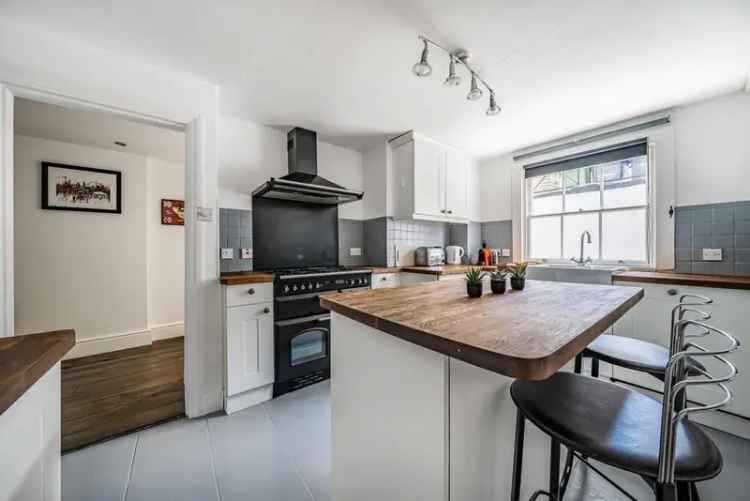 Flat For Sale in London, England