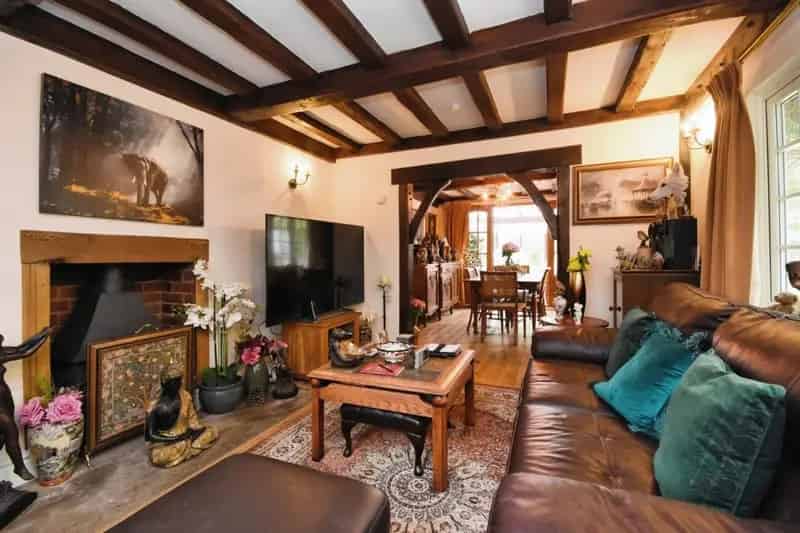Spacious Family Home in Gosfield with Large Garden and Outbuildings