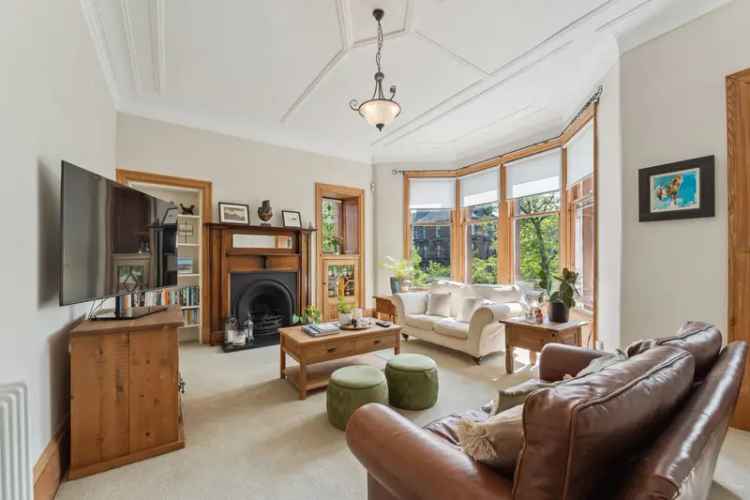 Bright 1-Bedroom Hyndland Apartment - South Facing & Period Features