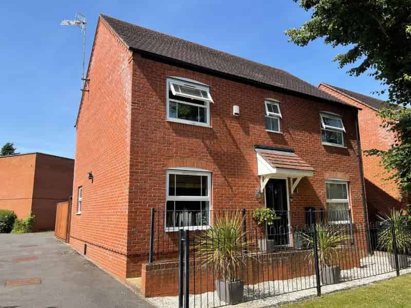 4 Bed Detached House for Sale