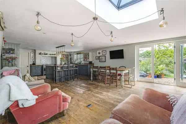 Character Family Home Farthinghoe