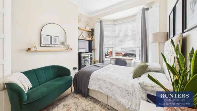 2 bed house for sale