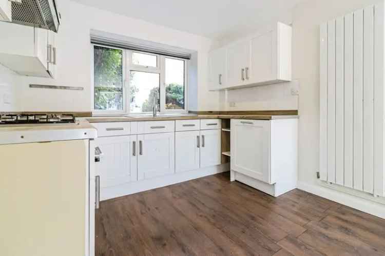3 Bedroom Mid Terrace House Salford M3