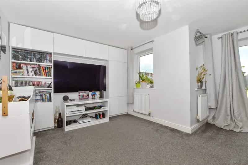 5 Bedroom Townhouse for Sale in Willesborough