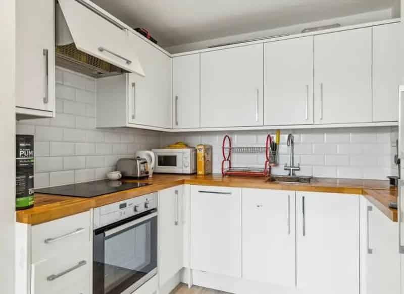 Modern 3rd Floor Apartment  Open Plan Kitchen Double Bedroom Large Bathroom