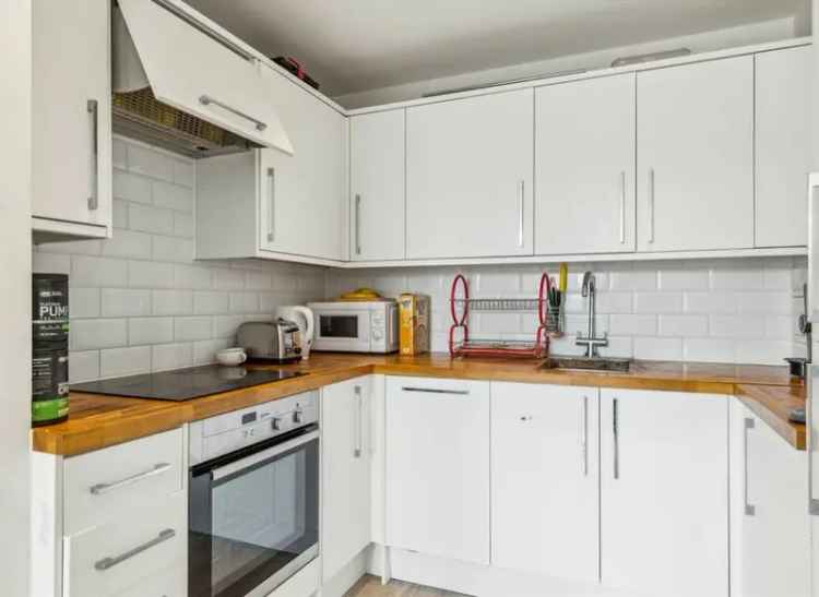 Modern 3rd Floor Apartment  Open Plan Kitchen Double Bedroom Large Bathroom
