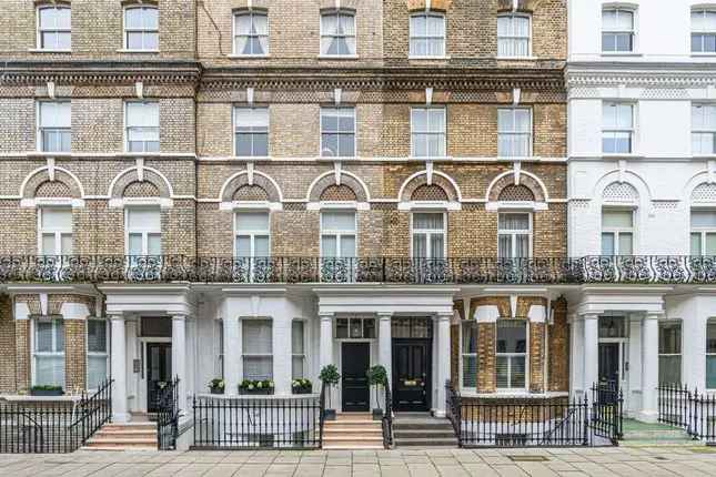 Duplex for Sale in Elm Park Road London SW3