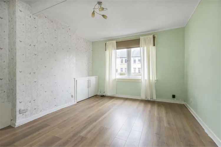 2 Bed Flat Stenhouse Main Door 2 Double Bedrooms Garden Parking