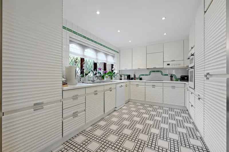 5 Bedroom Detached House for Sale Stanmore