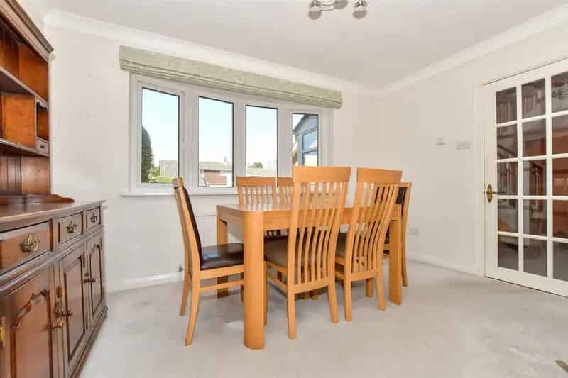 4 Bedroom Detached House For Sale Near Beach