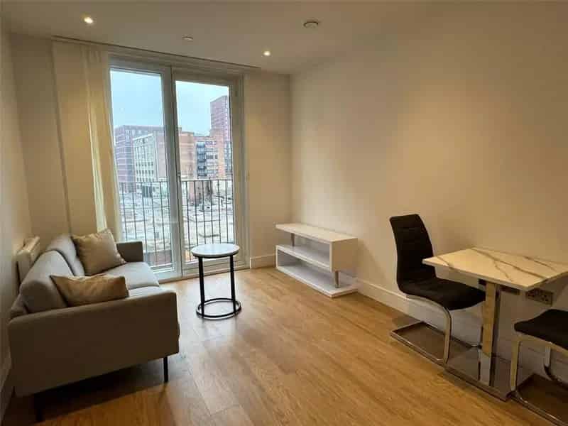 1 Bedroom Apartment Modern Furnished Apartment for Professionals and Couples