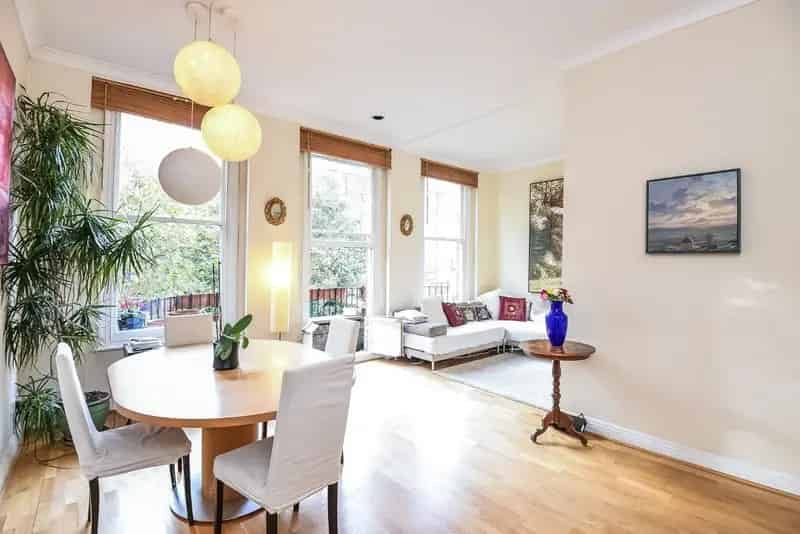 2-Bed Apartment near Gloucester Road Station 759 sq ft
