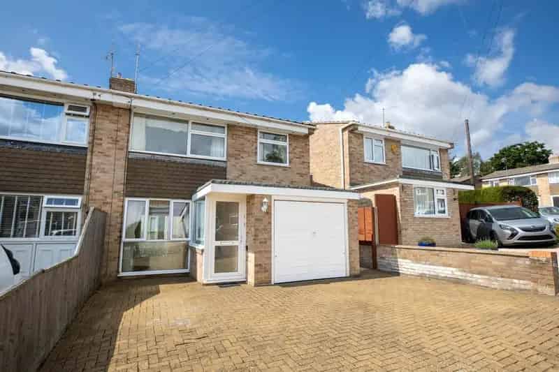 3 Bedroom Semi-Detached House For Sale