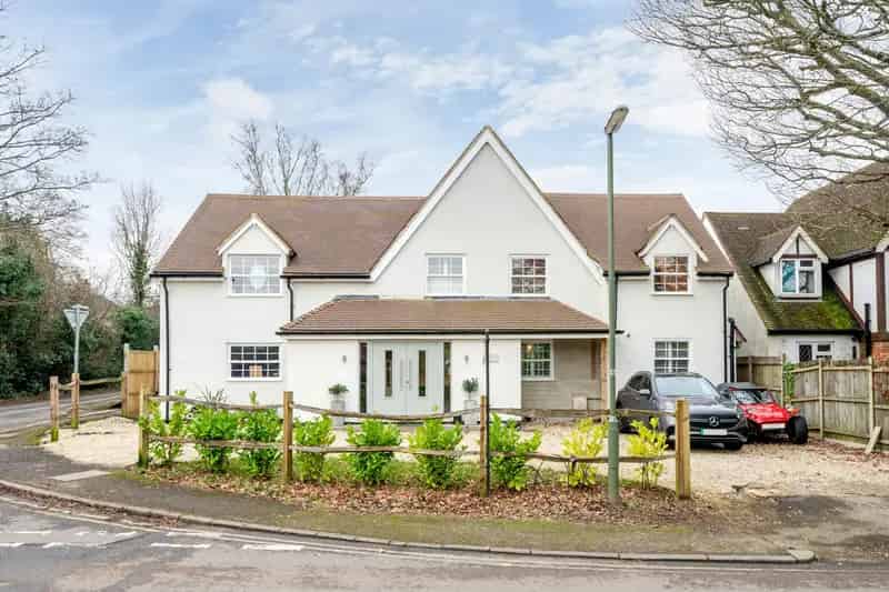 4 Bedroom Detached House Green Lane Lower Kingswood