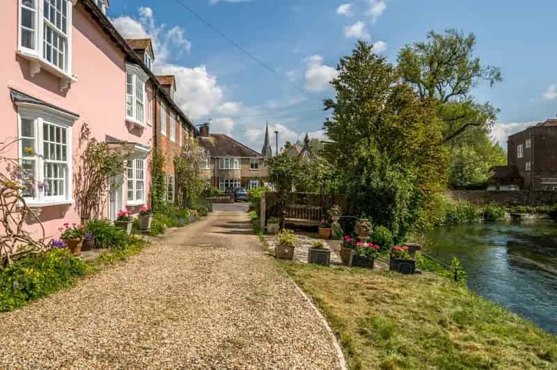 4 Bedroom Riverfront House Near Salisbury City Centre