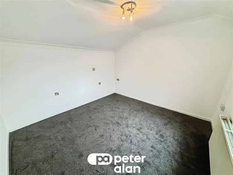 2 Bedroom Flat July Move In