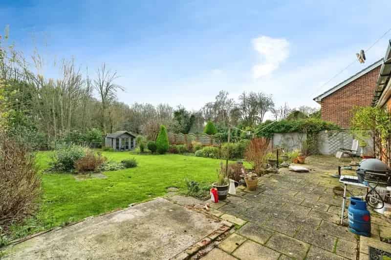 Charming 3-4 Bedroom Detached Home with Versatile Living Space