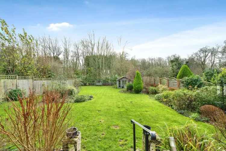 Charming 3-4 Bedroom Detached Home in Quiet Village Setting