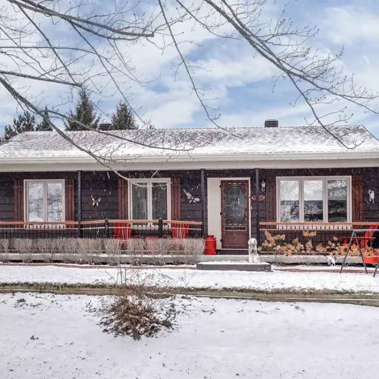 Family Home in Oka - 3 Bedrooms - Large Lot - Updated