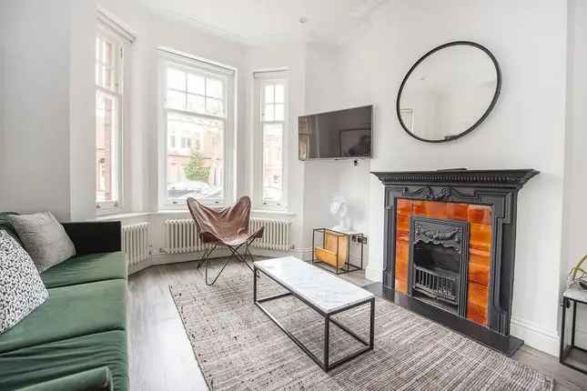 Terraced house to rent in Barcombe Avenue, London SW2