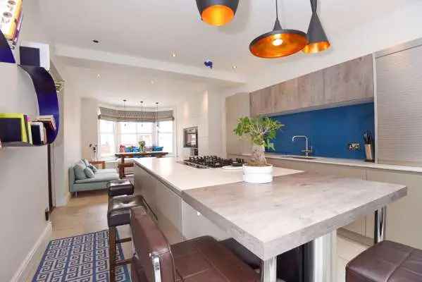 Family Home in Putney with Newly Fitted Kitchen and Ample Storage