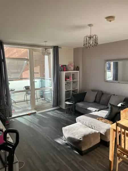 Spacious 2 Double Bedroom Islington Apartment with Balcony and Garden