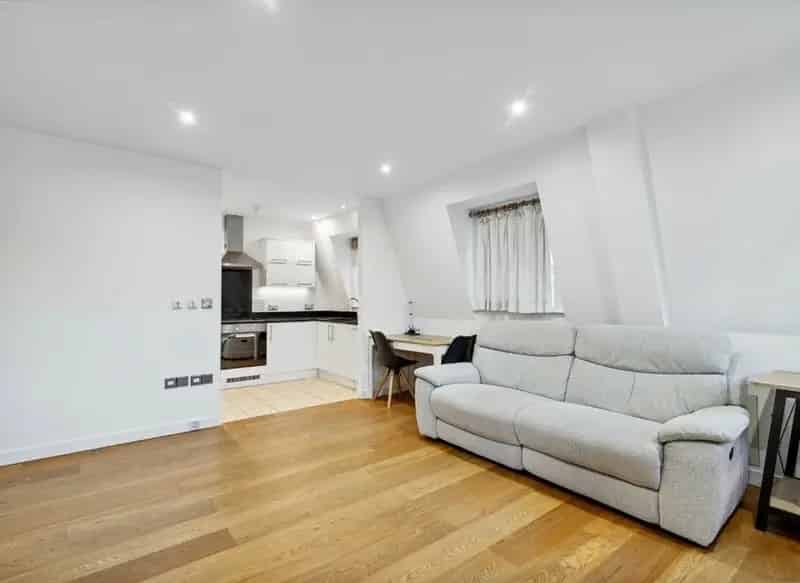 Spacious One Bedroom Flat near Vauxhall Park