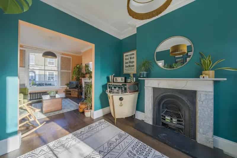 Georgian Property Near Zone 1 and Elephant Park