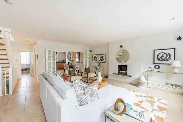 3 Bedroom Maisonette South Kensington Contemporary Apartment