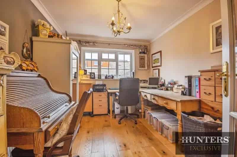 3 Bed House for Sale - Fully Renovated Apartment with Garden and Parking