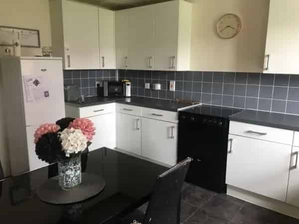 3 Bed Mid Terrace House Large Garden