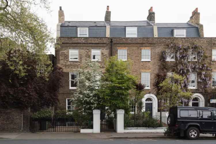 House For Sale in London, England