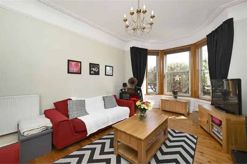 3 Bed Flat - Lower with 1 Reception Room