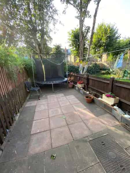 2 Bedroom House Near Schools and Transport