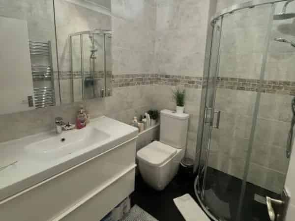Contemporary 2-Bedroom Flat near West Brompton Earl's Court