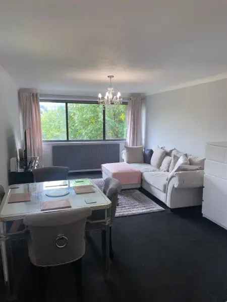 Flat For Rent in Southend-on-Sea, England