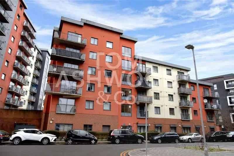 1 Bedroom Flat for Sale Near Barking Station