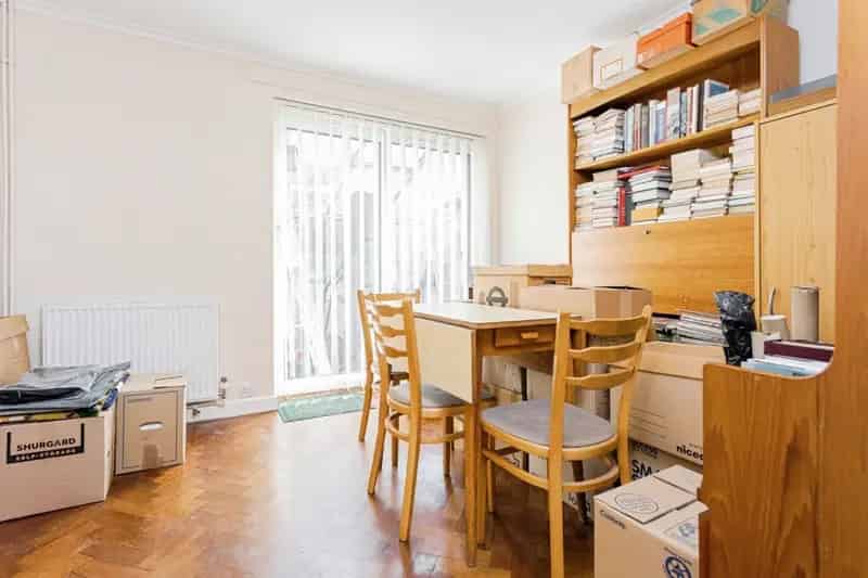 3 Bedroom Detached Bungalow Near Burgess Hill Train Station