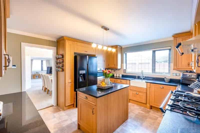 4 Bedroom House For Sale - Refurbished Family Home - No Chain