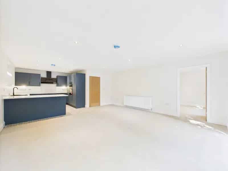4 Bedroom Detached House for Sale in Brackendale
