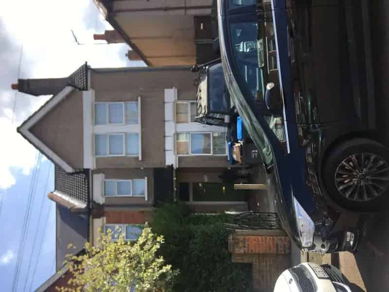 4 Bedroom Townhouse with Garden and Driveway Parking Near Schools