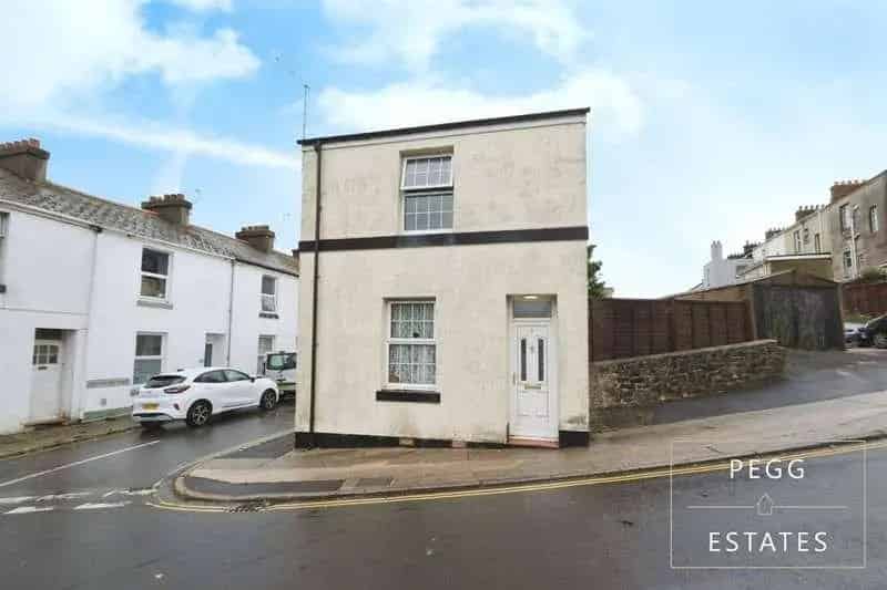 2 bed house for sale