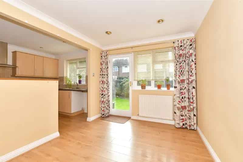 4 bedroom detached bungalow for sale