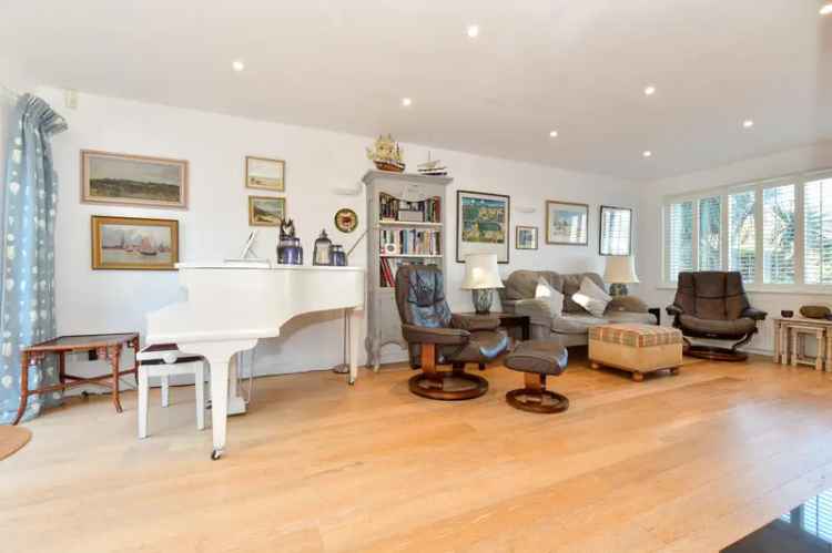 Detached House for sale with 4 bedrooms, Dolphin Close, Broadstairs