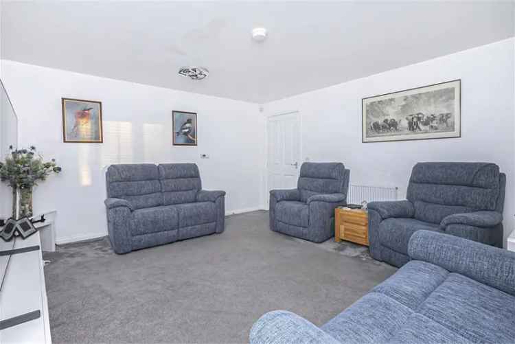4 Bed Detached House with 2 Reception Rooms