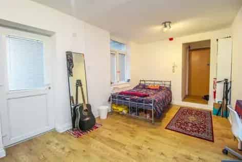 Modern Studio Flat Cathays Cardiff 53m² Furnished Gas Included