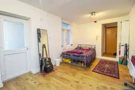 Modern Studio Flat Cathays Cardiff 53m² Furnished Gas Included