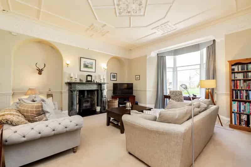 4 Bedroom Grade C Listed Apartment in Rosemount Aberdeen