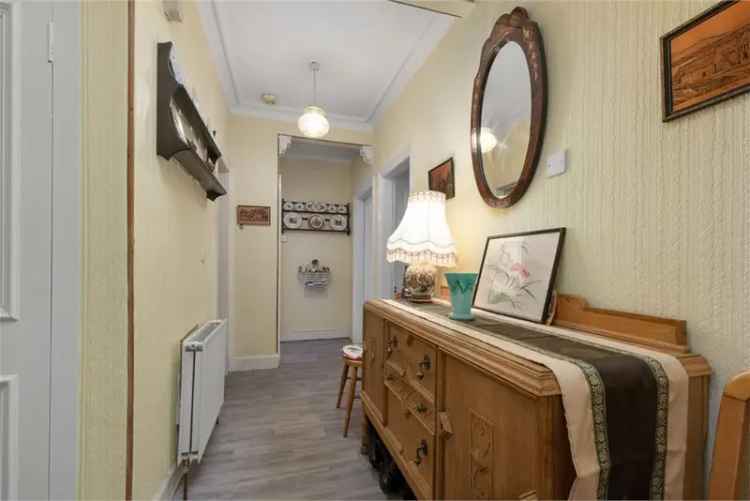 2 Bed Flat - Maindoor with 2 Reception Rooms